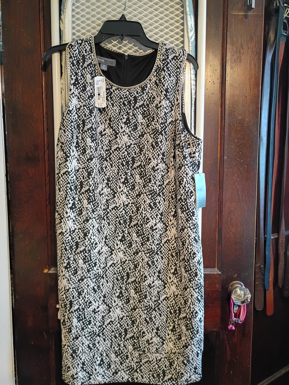 Donna Ricco Black and White Snake-Print Sheath Dress